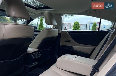 Седан Lexus ES 2020 в Львові