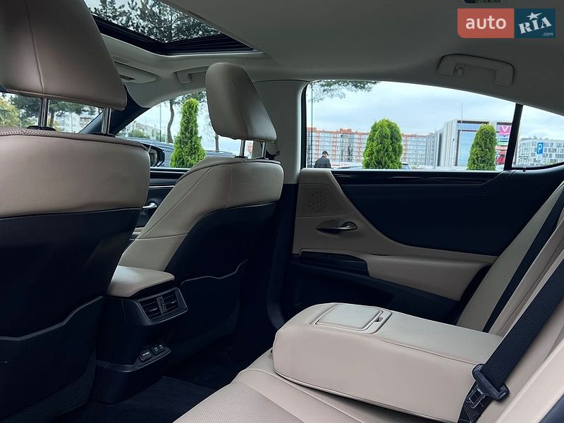 Седан Lexus ES 2020 в Львові