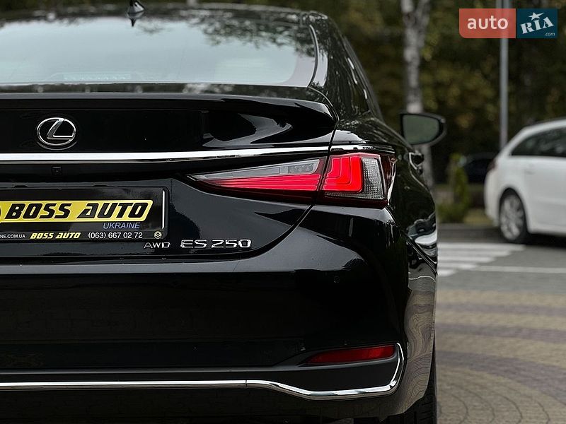 Седан Lexus ES 2020 в Львові