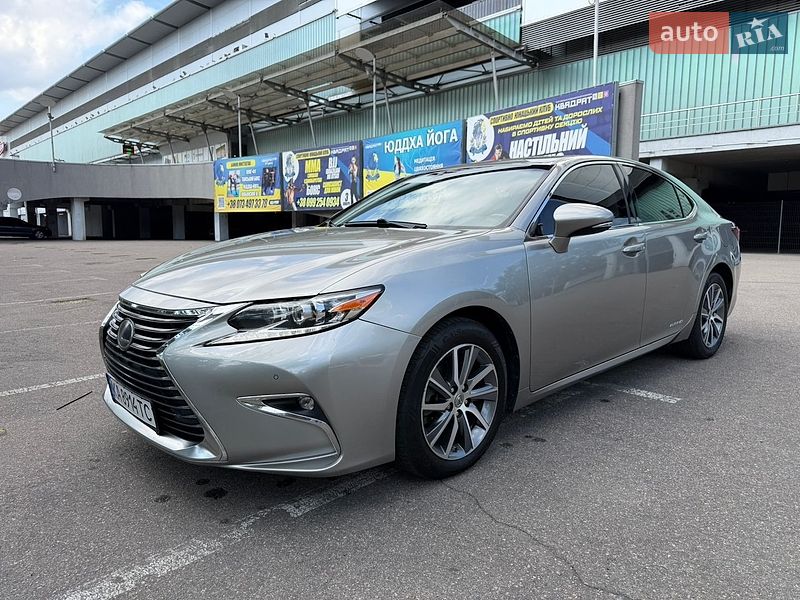 Седан Lexus ES 2016 в Киеве