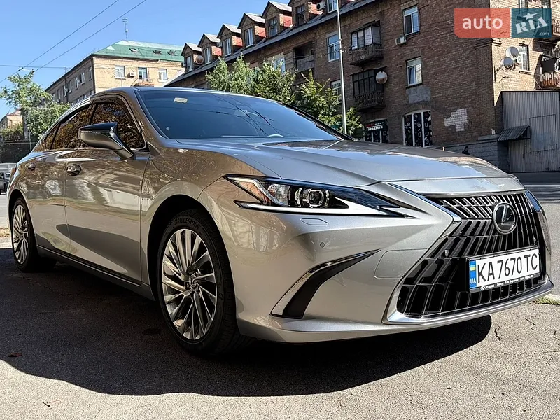 Lexus ES 2025