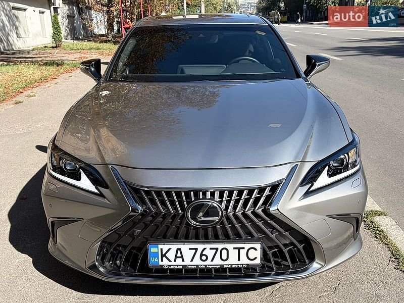 Седан Lexus ES 2025 в Києві