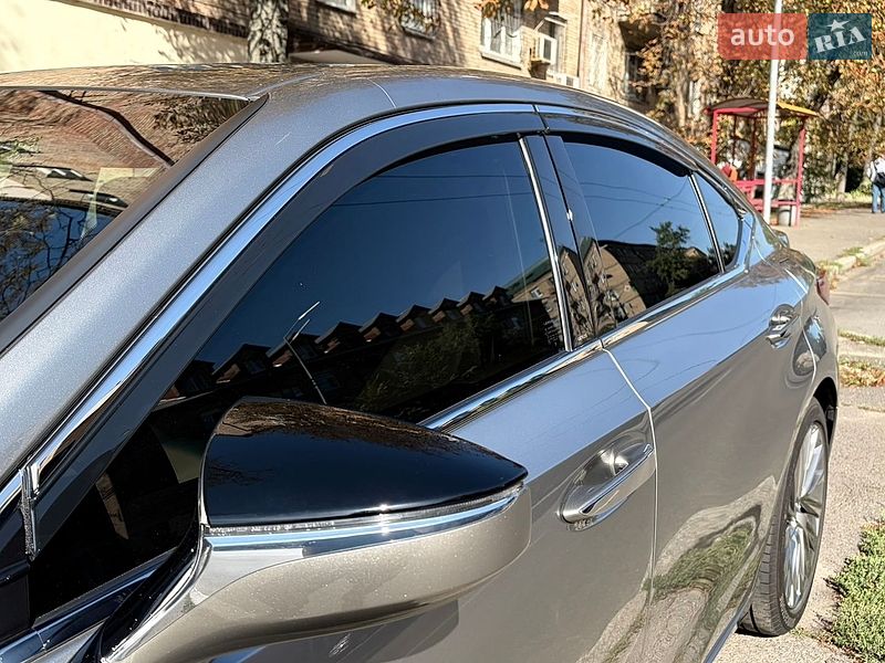 Седан Lexus ES 2025 в Києві