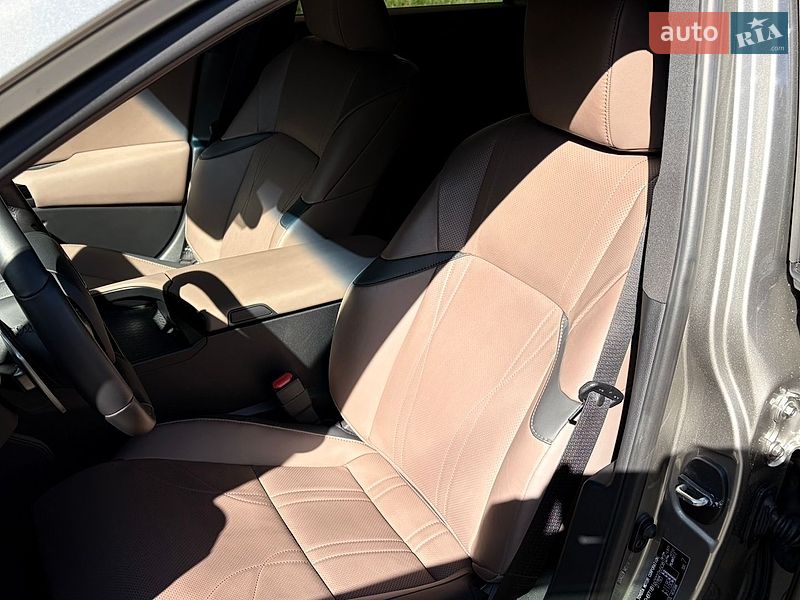 Седан Lexus ES 2025 в Києві