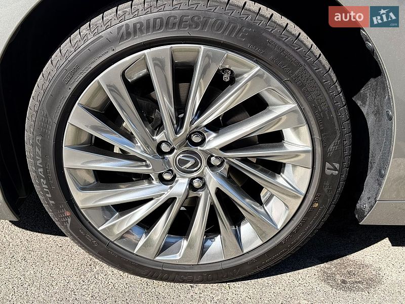 Седан Lexus ES 2025 в Києві