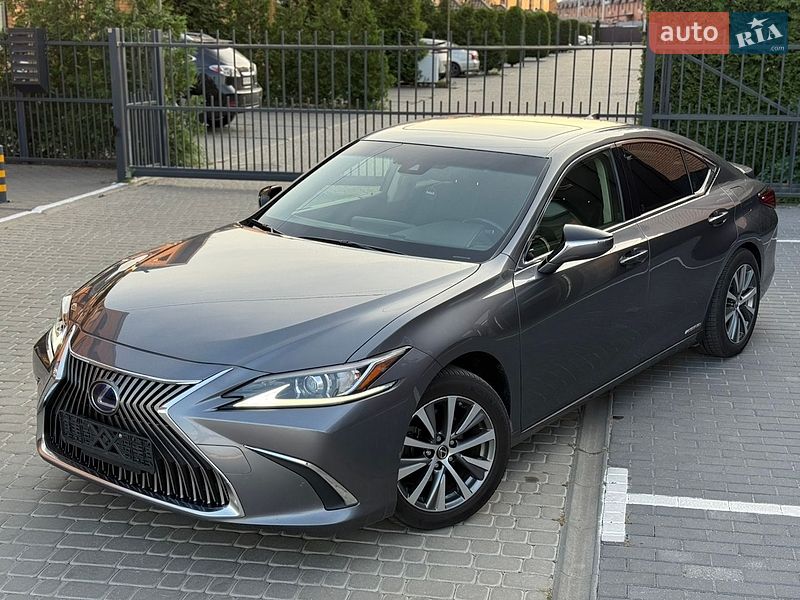 Седан Lexus ES 2020 в Виннице