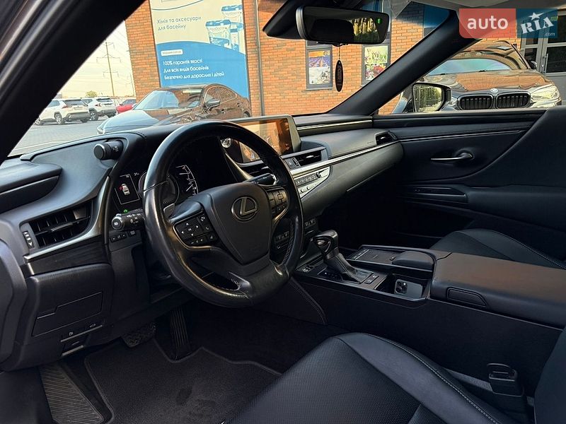Седан Lexus ES 2020 в Виннице