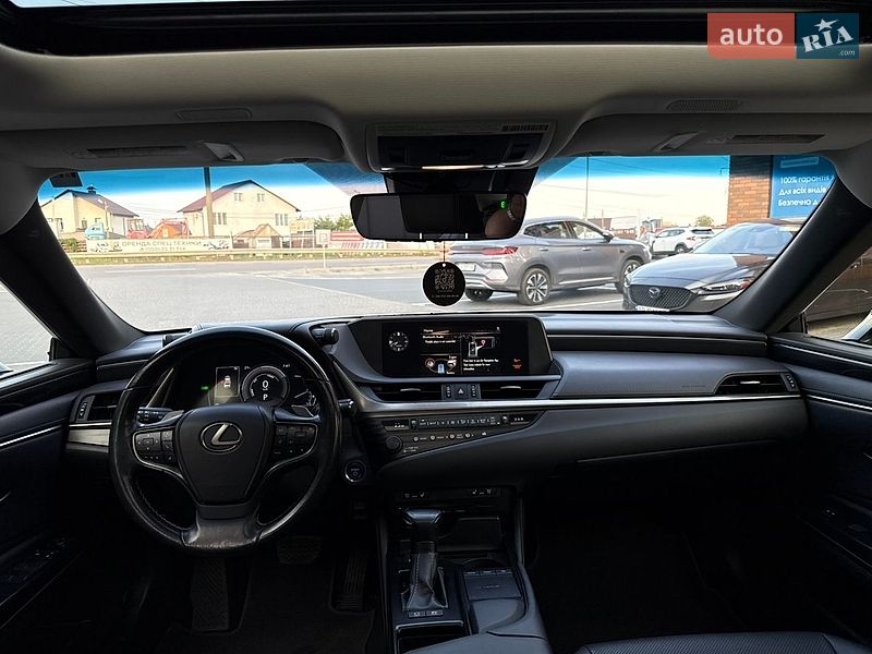 Седан Lexus ES 2020 в Виннице