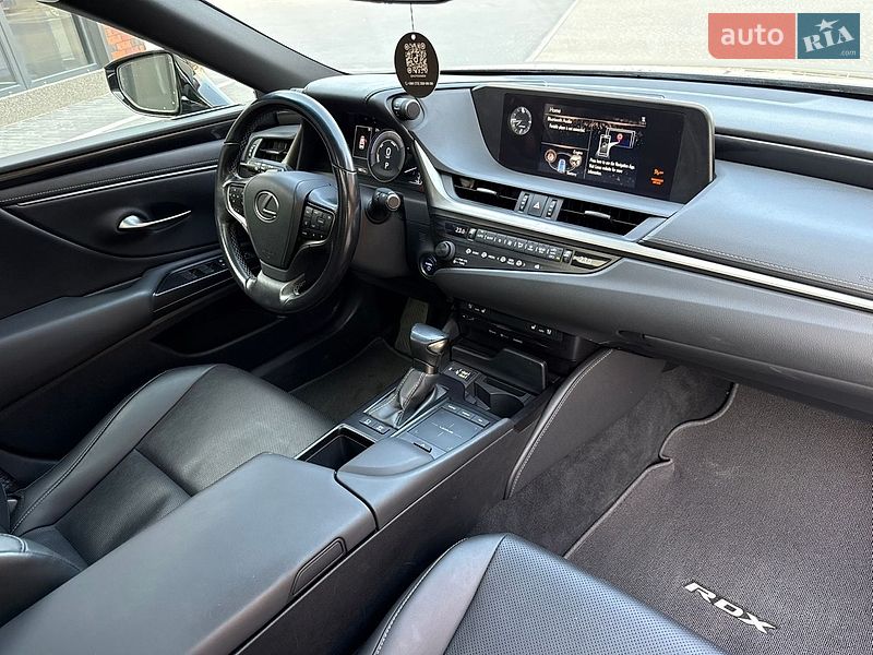 Седан Lexus ES 2020 в Виннице