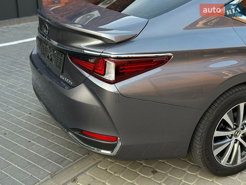 Седан Lexus ES 2020 в Виннице
