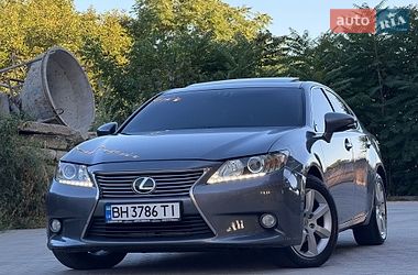 Седан Lexus ES 2013 в Одесі