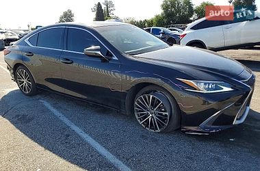 Седан Lexus ES 2023 в Львові