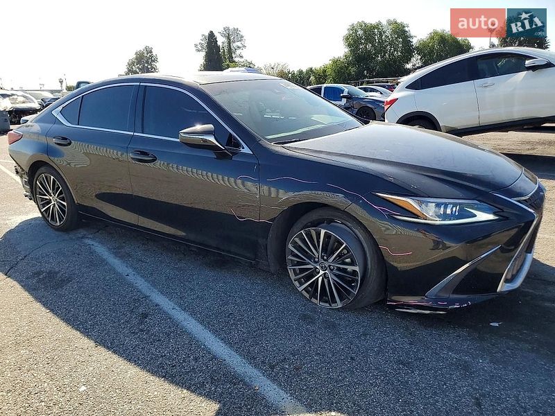 Седан Lexus ES 2023 в Львові