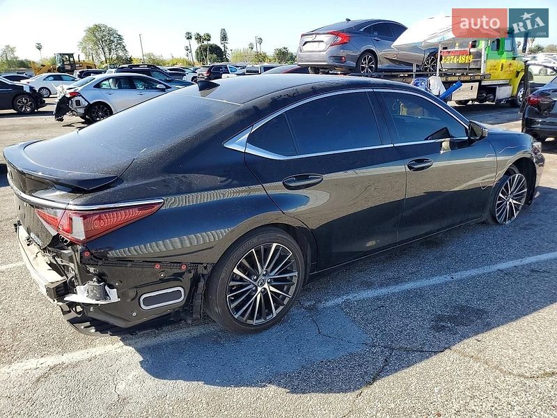 Седан Lexus ES 2023 в Львові