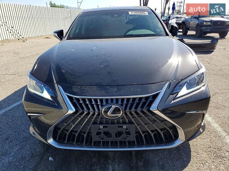 Седан Lexus ES 2023 в Львові