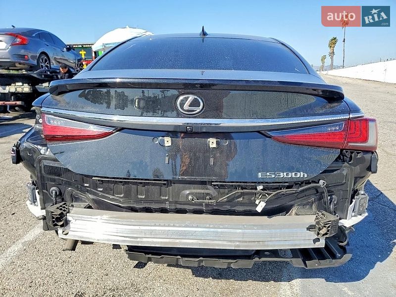 Седан Lexus ES 2023 в Львові