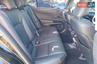 Седан Lexus ES 2023 в Львові