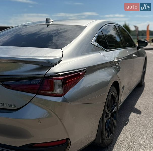 Седан Lexus ES 2023 в Дніпрі фото 14 Седан Lexus ES 2023 в Дніпрі