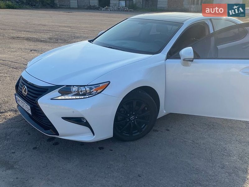 Lexus ES 2018