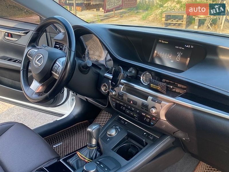 Седан Lexus ES 2018 в Житомире