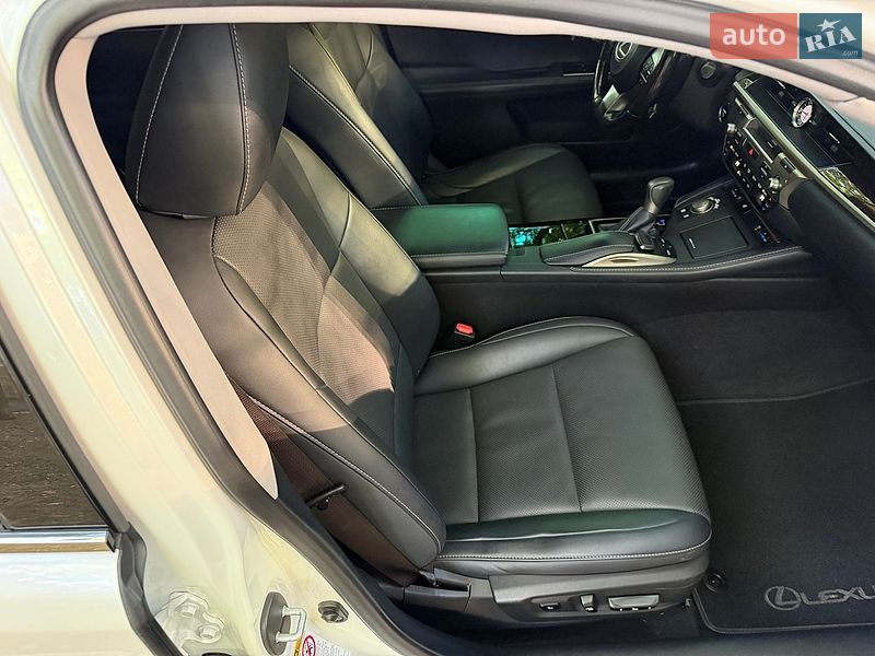 Седан Lexus ES 2016 в Одесі