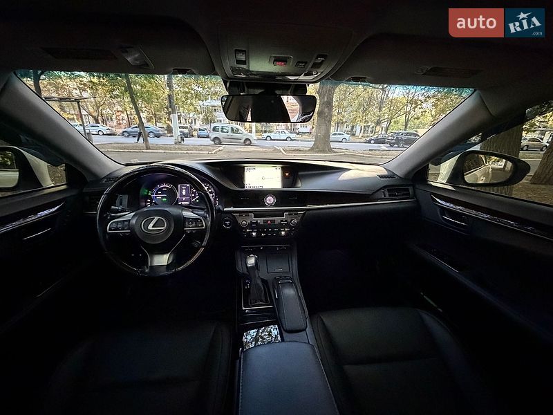 Седан Lexus ES 2016 в Одесі