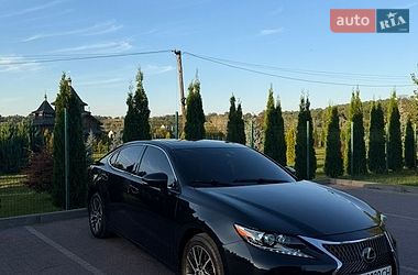 Седан Lexus ES 2015 в Прилуках