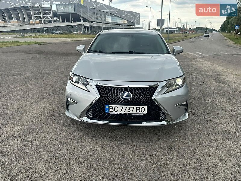 Седан Lexus ES 2014 в Львові