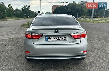 Седан Lexus ES 2014 в Львові