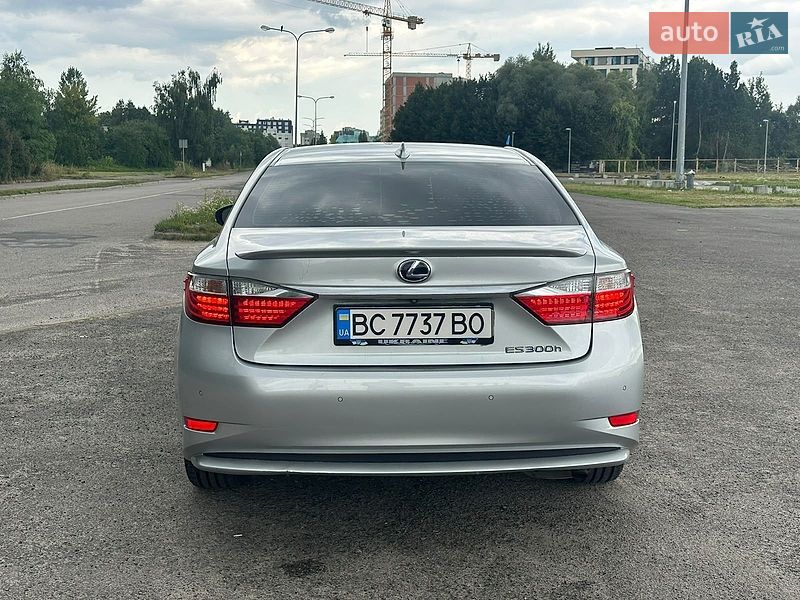 Седан Lexus ES 2014 в Львові