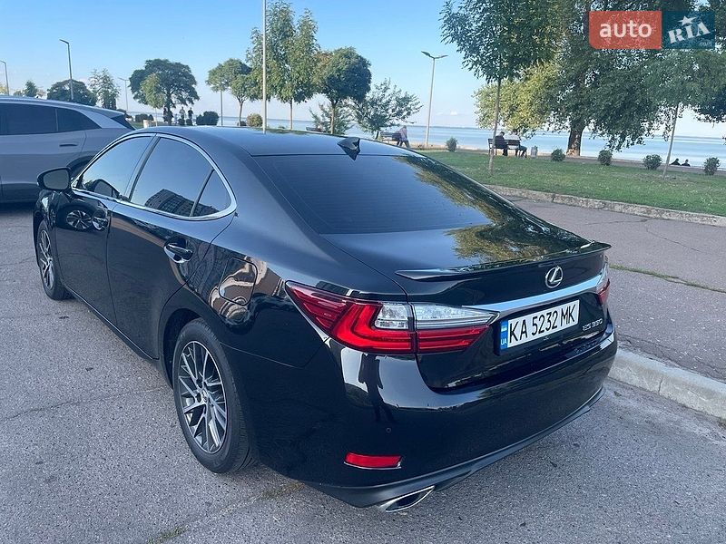 Седан Lexus ES 2018 в Черкасах