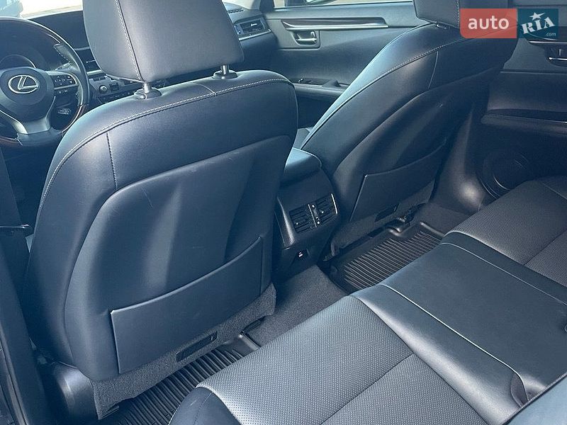 Седан Lexus ES 2018 в Черкасах