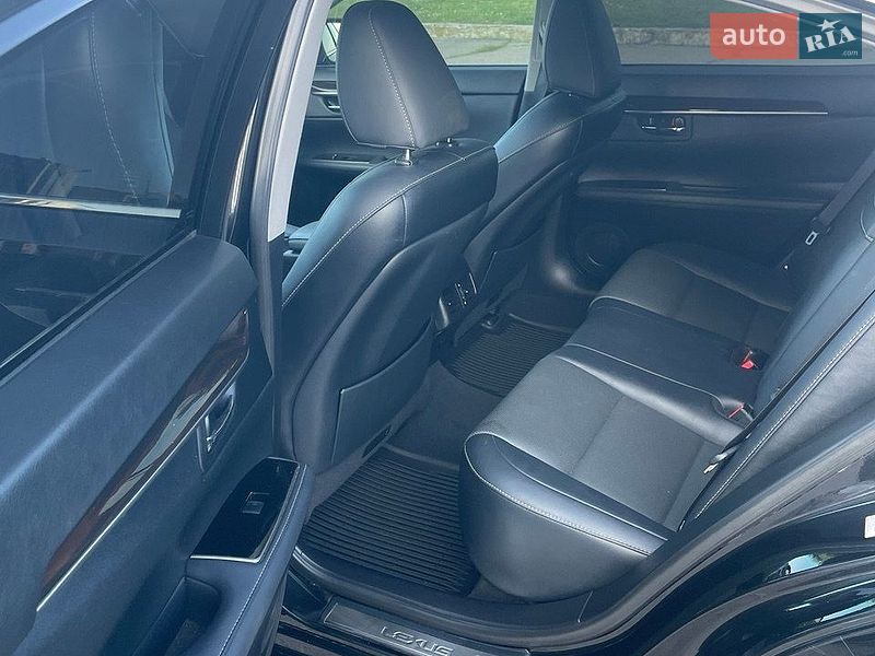 Седан Lexus ES 2018 в Черкасах