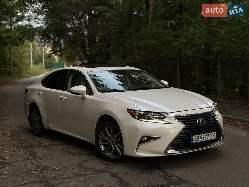 Седан Lexus ES 2016 в Киеве