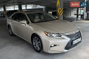 Седан Lexus ES 2015 в Киеве