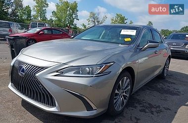 Lexus ES 2020