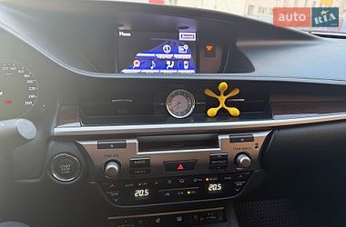 Седан Lexus ES 2014 в Києві
