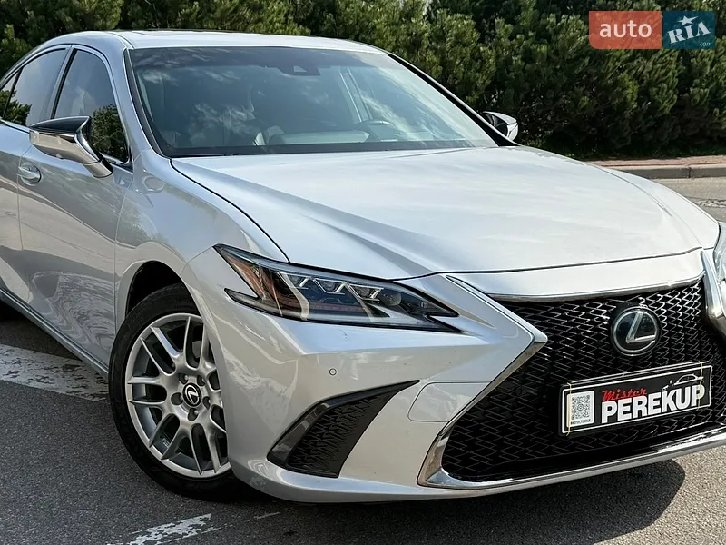 Lexus ES 2019
