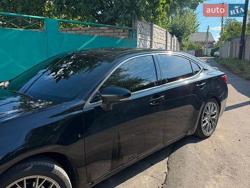 Седан Lexus ES 2015 в Фастове