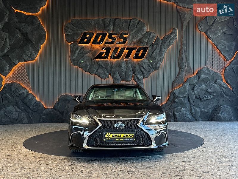 Седан Lexus ES 2020 в Львове