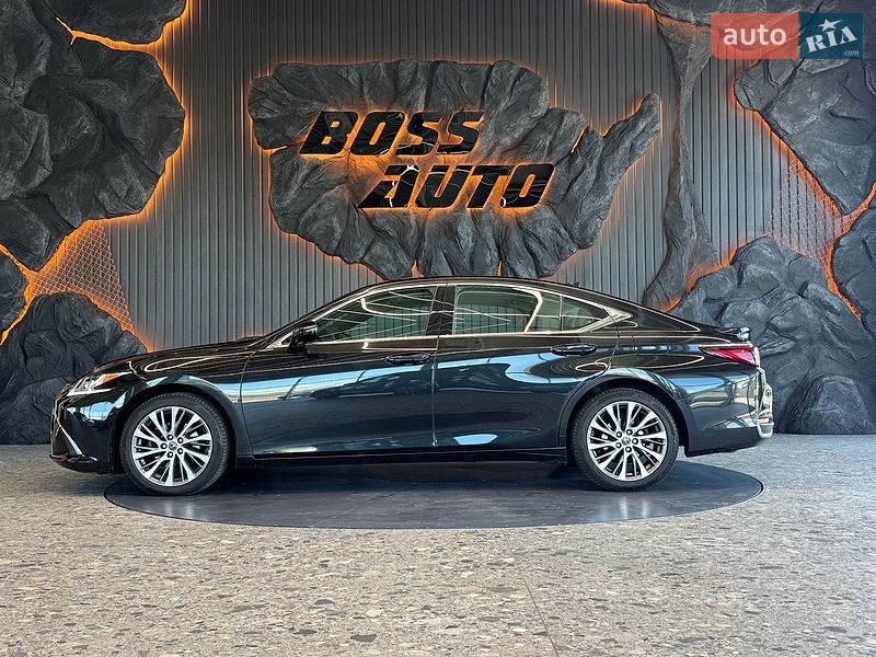 Седан Lexus ES 2020 в Львове