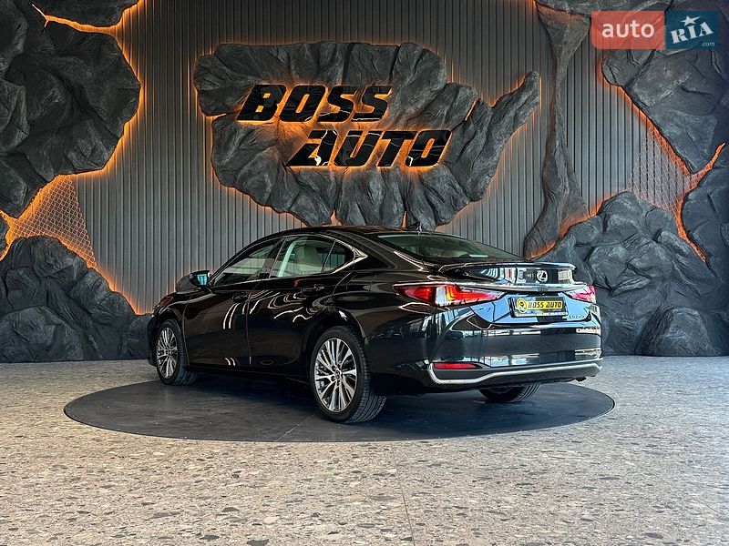 Седан Lexus ES 2020 в Львове