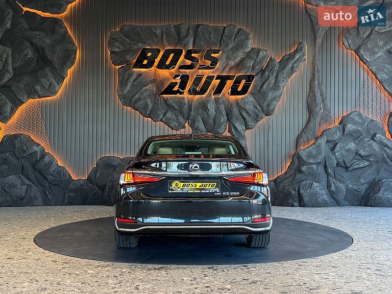 Седан Lexus ES 2020 в Львове