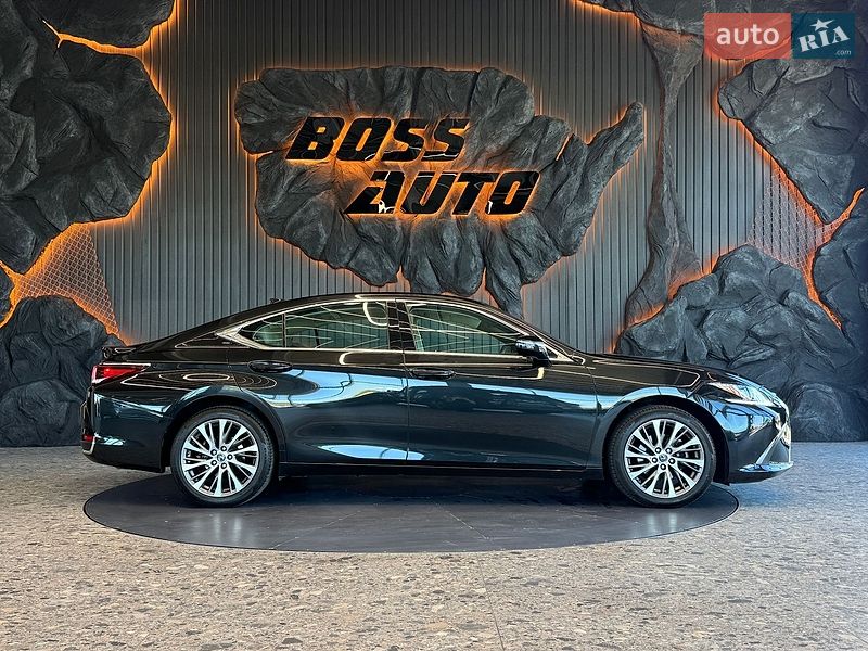 Седан Lexus ES 2020 в Львове
