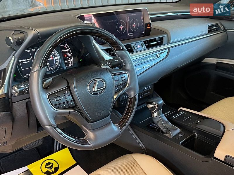 Седан Lexus ES 2020 в Львове