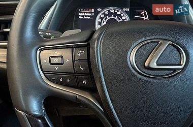 Седан Lexus ES 2020 в Львове
