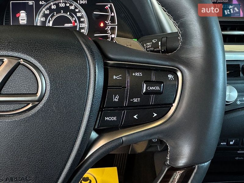 Седан Lexus ES 2020 в Львове