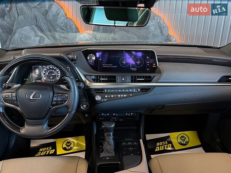 Седан Lexus ES 2020 в Львове
