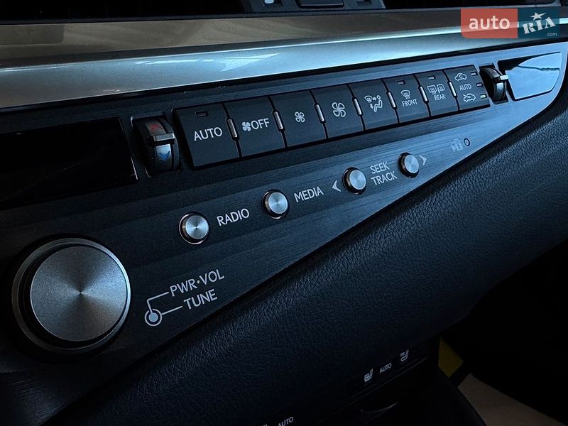 Седан Lexus ES 2020 в Львове
