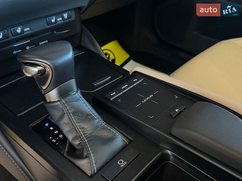 Седан Lexus ES 2020 в Львове